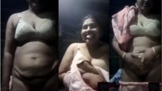 Cewek Montok Malu-malu Telanjang Bugil Di Video Call Panas