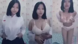 Rara Nadifa Masih Bergaya Dengan Seragam Sekolahnya Yang Menggoda