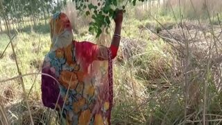 Video Panas Desi Di Kebun Dengan Ipar Laki, Aksi Seru Di Alam Terbuka