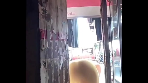Gak Tahan Lagi Jemur Baju, Malah Diajak Ngentot