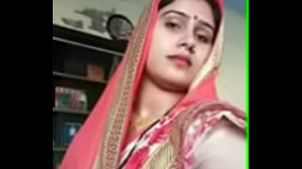 Devi Bhabhi Garmagaram Hindi Mein Gandi Baatein Kar Rahi Hai