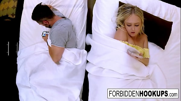 Gadis Seksi Menggoda Dan Bercinta Dengan Kakak Tiri Yang Dilarang!