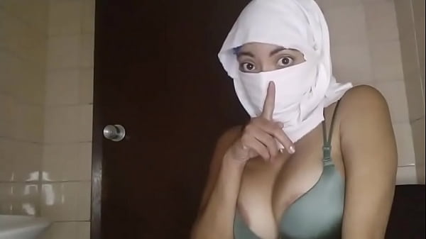 Istri Muslim Arab Mesum Mengocok Memek Sembur Basah Diam-diam Saat Suami Pergi
