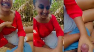 Cewek Seksi Kasih Handjob Ke Pacar Di Luar, Bikin Makin Greget.