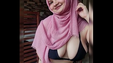 Twerk Montok Hijabku Yang Bikin Makin Greget