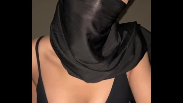 Arab, Muslim, Hijabo, Dada Montok Bikin Ngilu