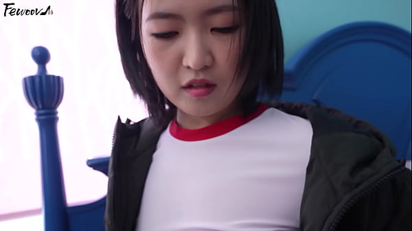 Korea – Goyang Seksi Pacar Pamer Payudara Dengan Stoking Hitam