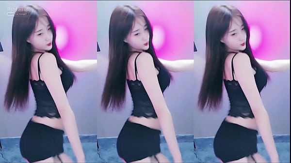 Cô Gái Trung Quốc Uốn éo Trên Thang, Mặc áo Ren đen Mỏng Tang, Phô Bày đường Cong Nóng Bỏng.