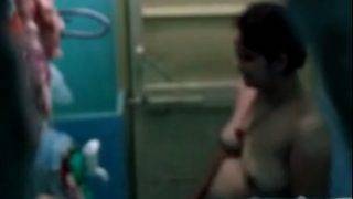 Bhabhi Ngintipin Pas Mandi, Video Panasnya Bocor