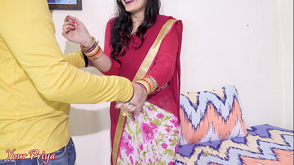 Desi Bhabhi Dikh Rahi Hai, Muh Mein Leke Gaand Ki Chudai Kar Rahi Hai, Hindi Sex Video.