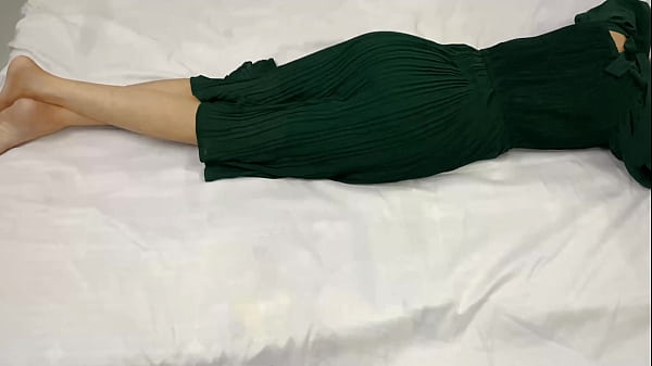 Saat Malam, Adik Tiri 18 Tahunku Sendirian Di Kamar, Aku Pun Masuk Dan Menikmati Tubuhnya.