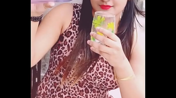 Cewek India Pose Ngentot Sambil Ngangkang
