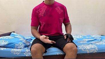 Ibu Tiri Bantu Anak Tiri Yang Luka, Malah Godain Dia. Akhirnya Ngisep Kontol, Sebelum Digenjot Keras.