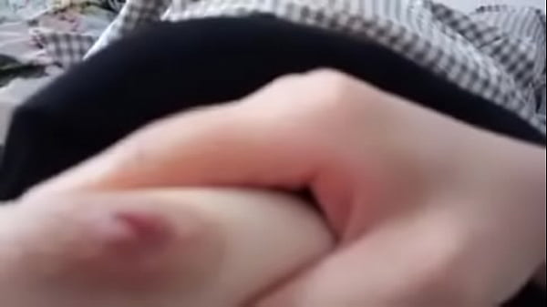 Cewek China Ngintipin Dirinya Sendiri Sambil Mesem-mesem Genit, Bikin Ngilu.