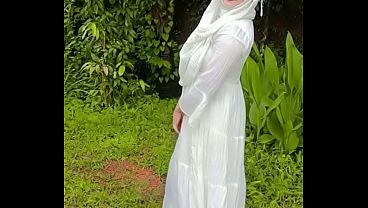 Mamerin Pantat Hijabku Di Luar, Bikin Lihat Pengen Colok