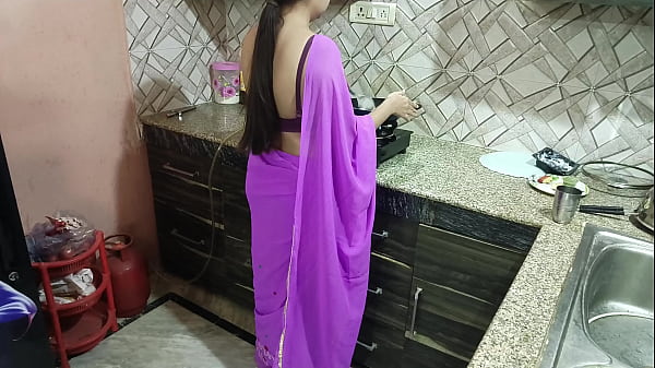 Ibu Tiri Desi India Bikin Kejutan Buat Anak Tiri Vivek Di Ultahnya, Ngomong Mesum Pake Suara Hindi Yang Bikin Makin Panas.