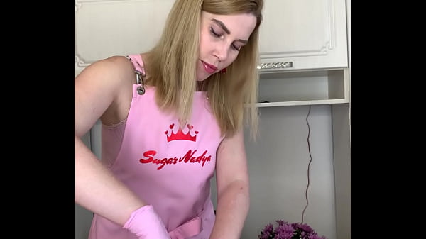 Nenek Rusia Seksi Lagi Wax Kontol Bulu Lebat