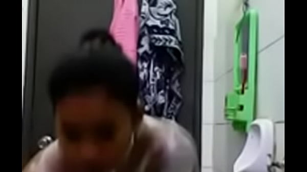 Indonesia Narsis Abis, Goyangin Tubuh Sambil Ngintipin Pantat Sendiri Di Cermin