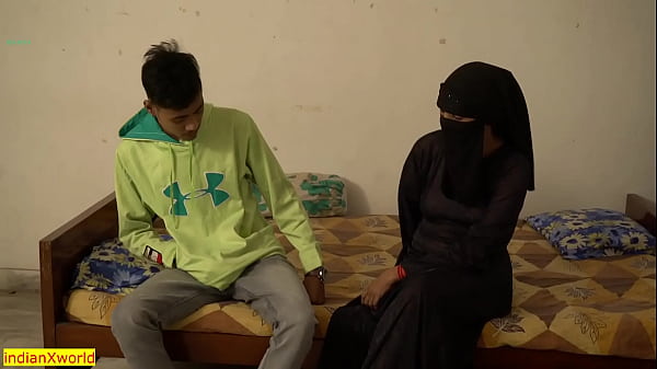 Ibu-ibu Berhijab Main Serong Sama Temen Suami, Ngentotin Istri Orang.
