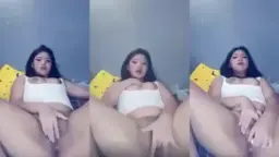 Cewek Cakep Colmek Sendiri Di Rumah, Bikin Makin Basah Liatnya.