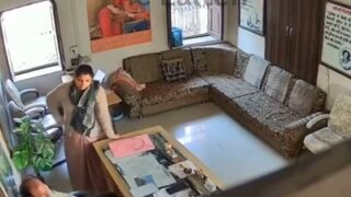 Kepala Sekolah Dapat Servis Di Kabin, Video Viral India Bikin Panas