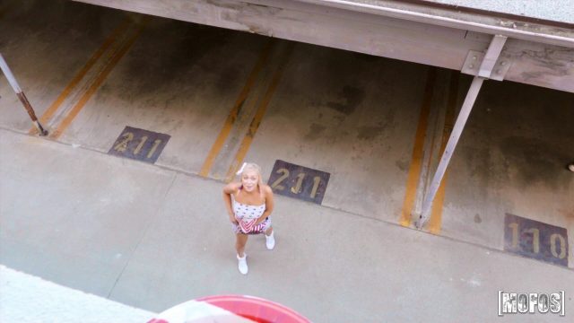 Mofos – Ava Sinclaire, Ngentotin Di Amerika Hari Ini