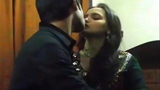 Mumbai Cewek Seksi Nikmatin Kontol Keras Pacarnya