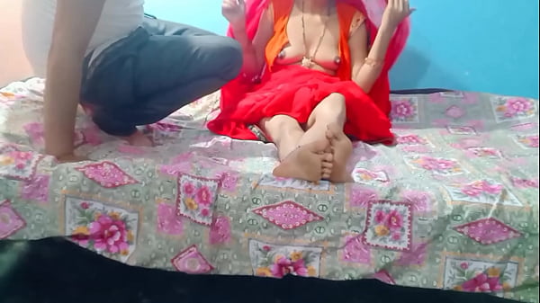 Bhabhi Ne Jab Ghar Mein Koi Nahi Tha, Devar Ke Saath Masti Mein Apna Petticoat Utha Diya.