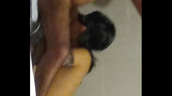 Neha Hisap Kontol Kakak Tiri Sambil Mandi, Suara Desahan Panas Bikin Makin Erotis