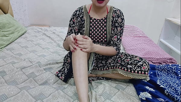 Kakak Tiri Lagi Sendirian Di Kamar, Aku Ikut Masuk Dan Mainin Memekku Di Malam Hari, Tapi Kakak Tiri Lihat.