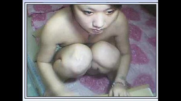 Cewek China Mungil Ngangkang Di Depan Kamera, Siap Digaruk