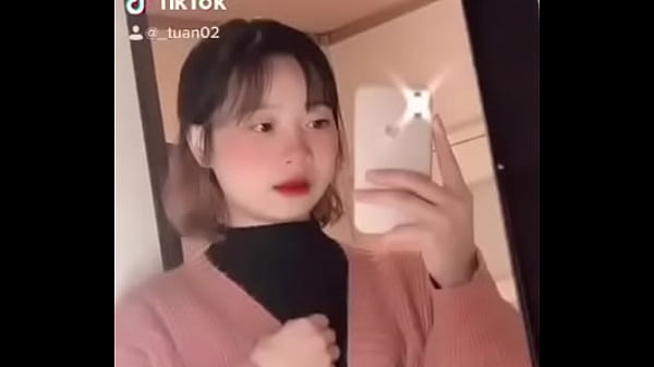 Goyangin Pantat Montok Sambil Pipi Tembem, Bikin Pengen Gigit Si Cewek Lokal Ini