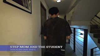 Ibu Tiri Lagi Ngebakar Muridnya Yang Lagi Panas Dingin.