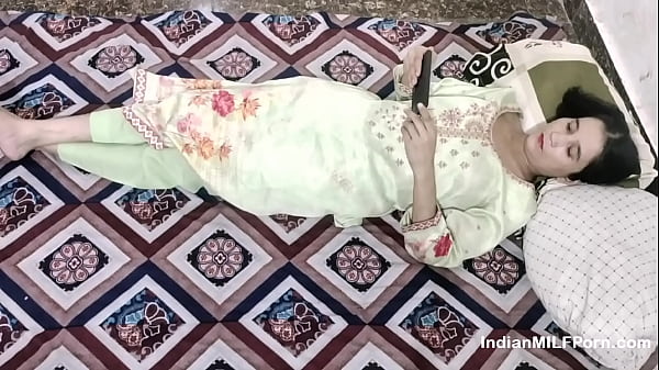 Cewek India Nonton Bokep Di Hp, Digiling Habis-habisan Sama Kakak Tiri – Suara Hindi