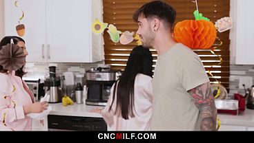 Ibu Tiri Marica Yang Seksi Langsung Belajar Tradisi Bebas Pakai Di Keluarga Ini.