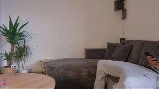 Ibu Tiri Lihat Anak Tiri Lagi Tegang Sambil Bersihin Rumah, Langsung Bantu Keluarin Di Pantat Besarnya Yang Bulat.