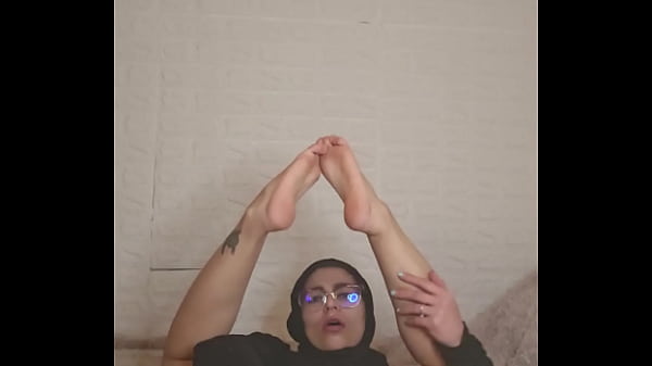 Ibu Rumah Tangga Arab Mia Pamer Kaki Pakai Niqab Bikin Greget