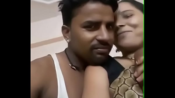 Desi Aunty Montok Dipencet-pencet, Toket Gede Bergoyang