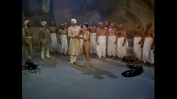 Malam Itu, Makam India Jadi Saksi Bisu—gua Basah, Tubuh Menggeliat, Napas Berat Di Antara Batu Nisan.