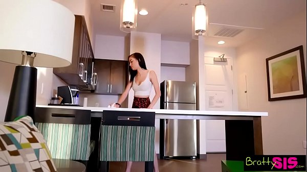 Step Bocah Nakal Kena Masukin, Adik Tiri Minta Lagi S9:e4