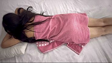 Pelayan Pijat Pantat Nri, Lalu Ngentot Memek Sambil Pantat Gede.