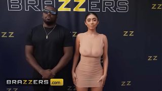 Brazzers – Violet Myers Pamer Lubang Sempit Ke Paparazi