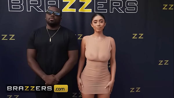 Brazzers – Violet Myers Pamer Lubang Sempit Ke Paparazi