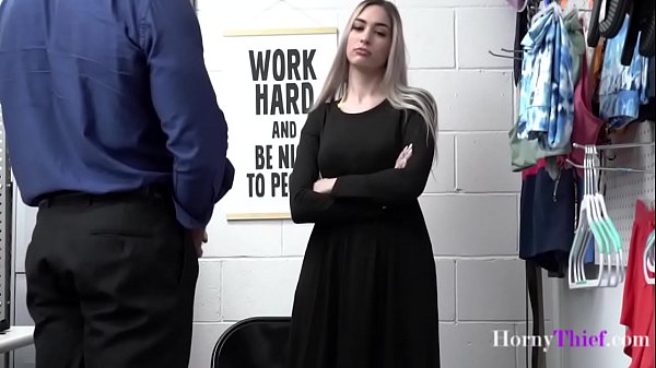 Remaja Brengsek Berjilbab Ngentot Polisi Biar Bebas Dari Penjara – Delilah Day | Maling Horny