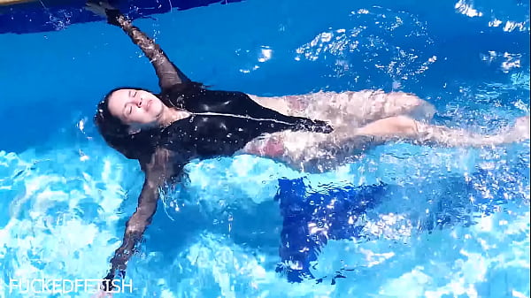 Badan Karet Jessica Bunny Basah Kuyup Di Dalam Air, Siap Digoyang-goyang.