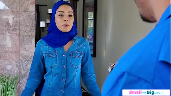 Gadis Arab Muda Dihajar Dua Cowok Gede