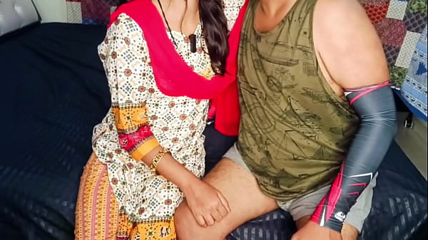 Mami Ko Paise Kamane Ka Mujhe Ek Sasta Tarika Sikhakar Usne Meri Chut Mari