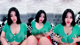 Goyangin Lidah Di Batang Coklat Sandra, Nikmatin Toge Cantik Yang Basah Kuyup.