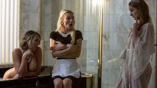 Monyet-monyet Seksi Brett, Daisy, Dan Molly Kabur Dari Meja Makan Saat Xander Balik, Lalu Pesta Basah Di Bak Mandi Sambil Saling Memuaskan.