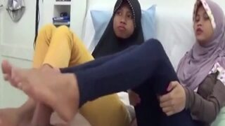 Video Mesum 2 Cewek 18 Tahun Bangladesh Saling Mainin Kaki Dengan Gaya Panas